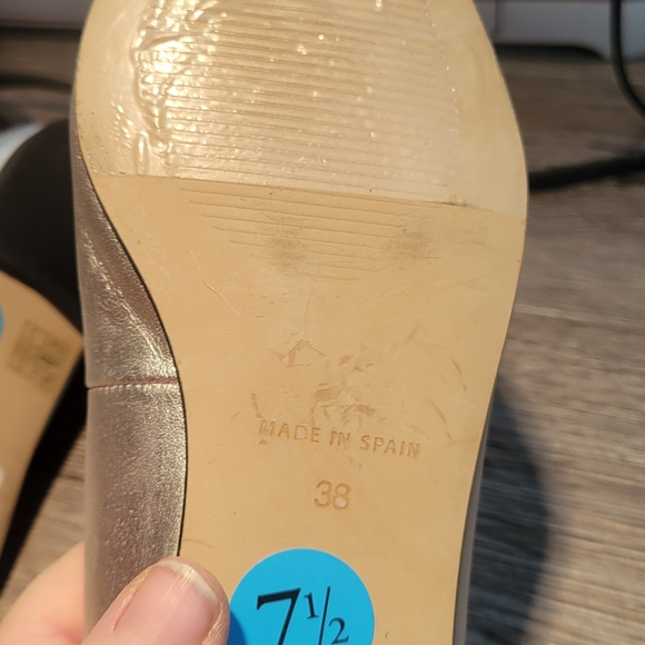 Marian NWOT Silver Flats with Embellished Design size 7.5 - Picture 6 of 7